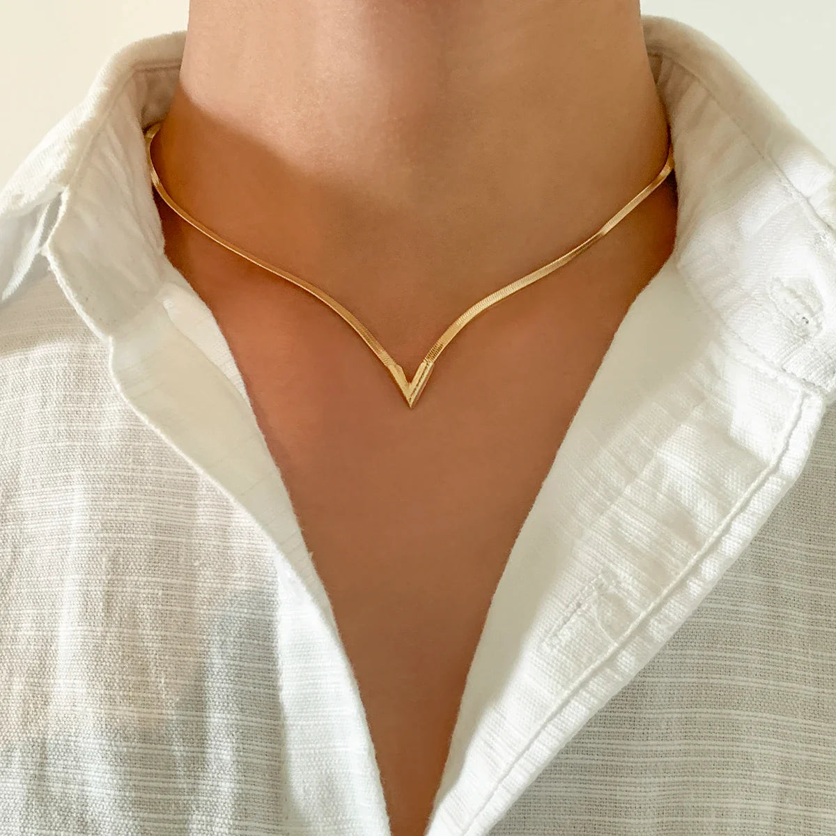 Salircon Fashion Simple Flat Snake Clavicle Chain Necklace Men Creative V Shape Pendant Choker Party Jewelry Accessories Gifts