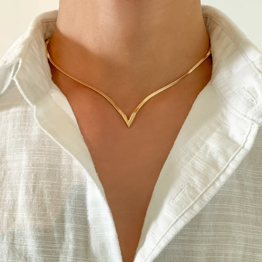 Salircon Fashion Simple Flat Snake Clavicle Chain Necklace Men Creative V Shape Pendant Choker Party Jewelry Accessories Gifts
