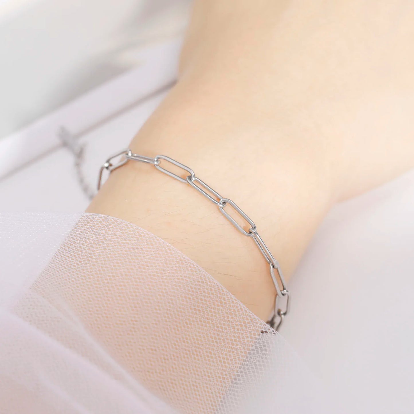 Skyrim Friendship Paperclip Link Chain Men Women Girls Stainless Steel Gold Color Bracelets Minimalist Jewelry Valentine Gift