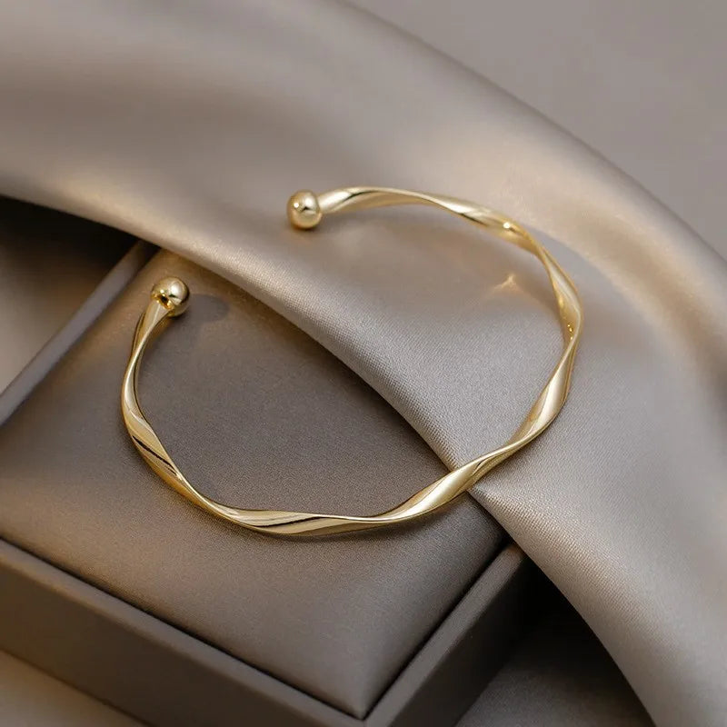 Hot Sale Exaggerate Individuality Metal Smooth Surface Water Drop Bangle for Woman  Adjustable Bracelet Paty Jewelry Daily Wear