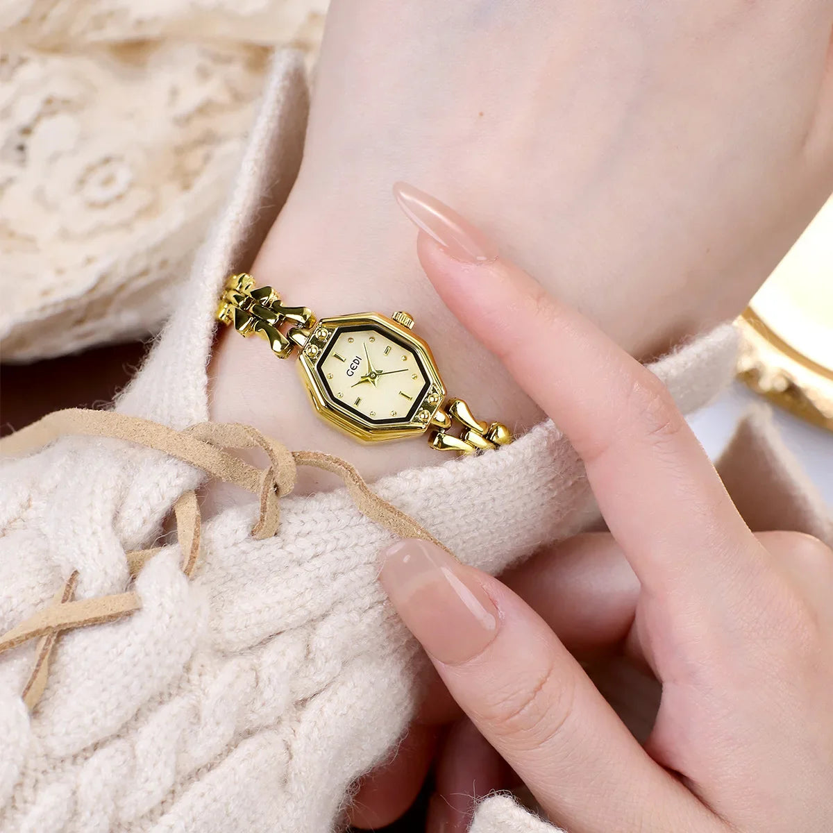 GEDI Brand Ladies Watches are Exquisite Light Luxury Retro Metal Bracelets high-end Waterproof Women Fashion Quartz Wristwatches