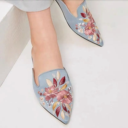 2023 Embroider Floral Shoes Ladies Pointed Toe Slippers Silk Mules Woman Low Heels Slides Flat Sandals Femmes Outside Pantuflas