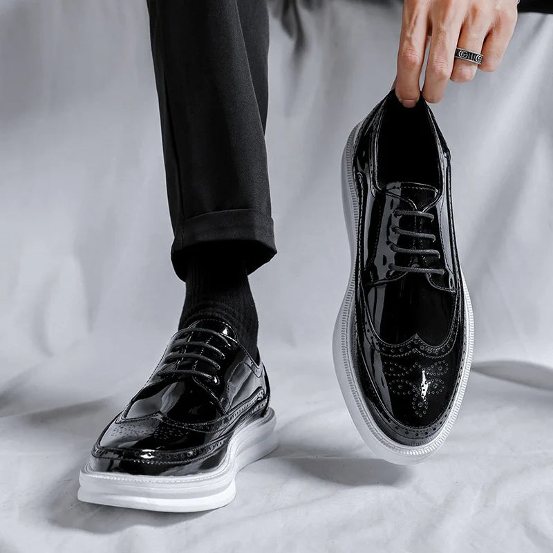 2023 Spring Autumn New Designer Men's Dress Shoes Fashion Business Formal Bright Face Patent Leather Black Brock Shoes for Men