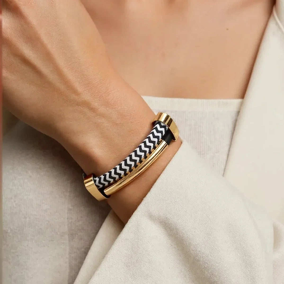 2PCS Set New Fashion Black and White Thick Double Line Metal Tube Exaggerated Hip-Hop Style Necklace Bracelet Set for Daily Wear