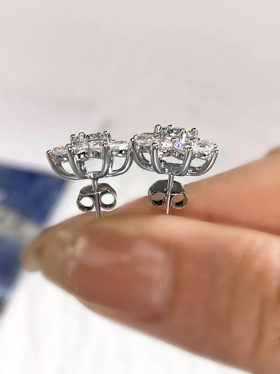 DW 0.5CT Moissanite Diamond Flower Stud Earrings for Women Real 925 Sterling Silver Solitaire Eternity Wedding Party Jewelry