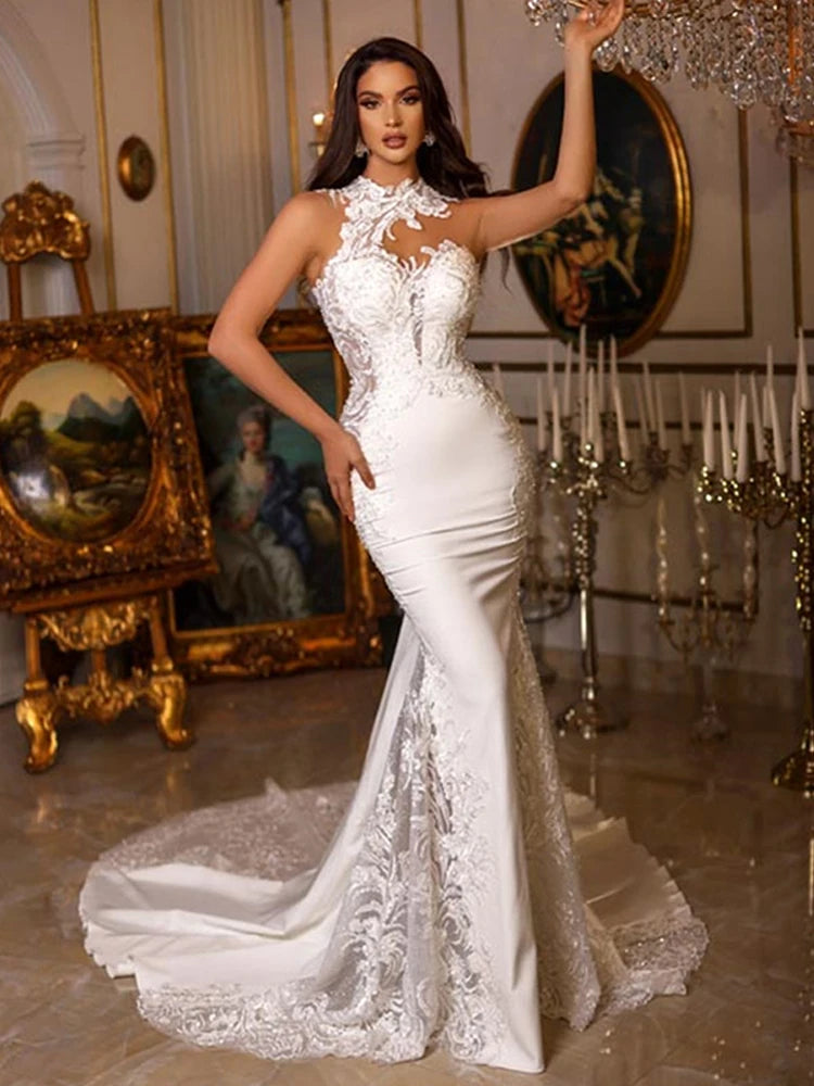 White Bridesmaid Dresses: Wedding Dress Lace Appliques Soft Satin Backless Court