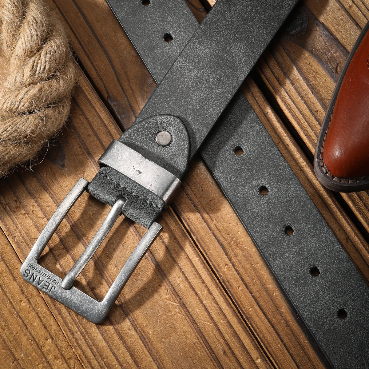 A men's and women's casual retro belt Western style! PU leather belt with metal buckle, suitable for daily work wear