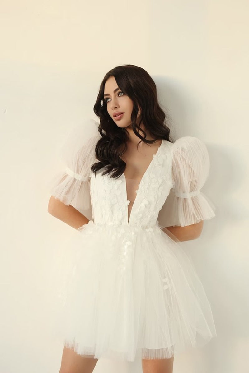 White Bridesmaid Dresses: Boho Mini Wedding Party Dresses Deep V Neck Lace Short