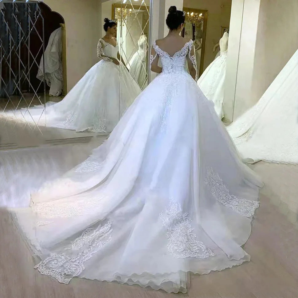 White Bridesmaid Dresses: Wedding Dress Ball Gown V Neck Appliques Full Sleeve