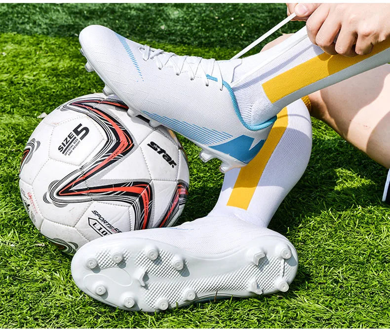 White Men's Football Boots Turf Sneakers Low-cut Soccer Shoes for Men Outdoor
