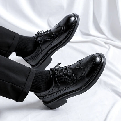 New Trending Brogues Classic Men Dress Shoes Men Oxfords Patent Leather Shoes Lace Up Formal Black Leather Wedding Party Shoes