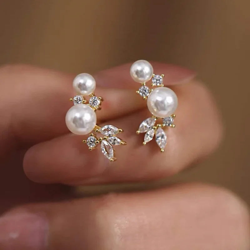 Huitan Graceful Gold Color/Silver Color Stud Earrings Lady Simulated Pearl Jewelry Chic Shiny Zirconia Accessories for Wedding