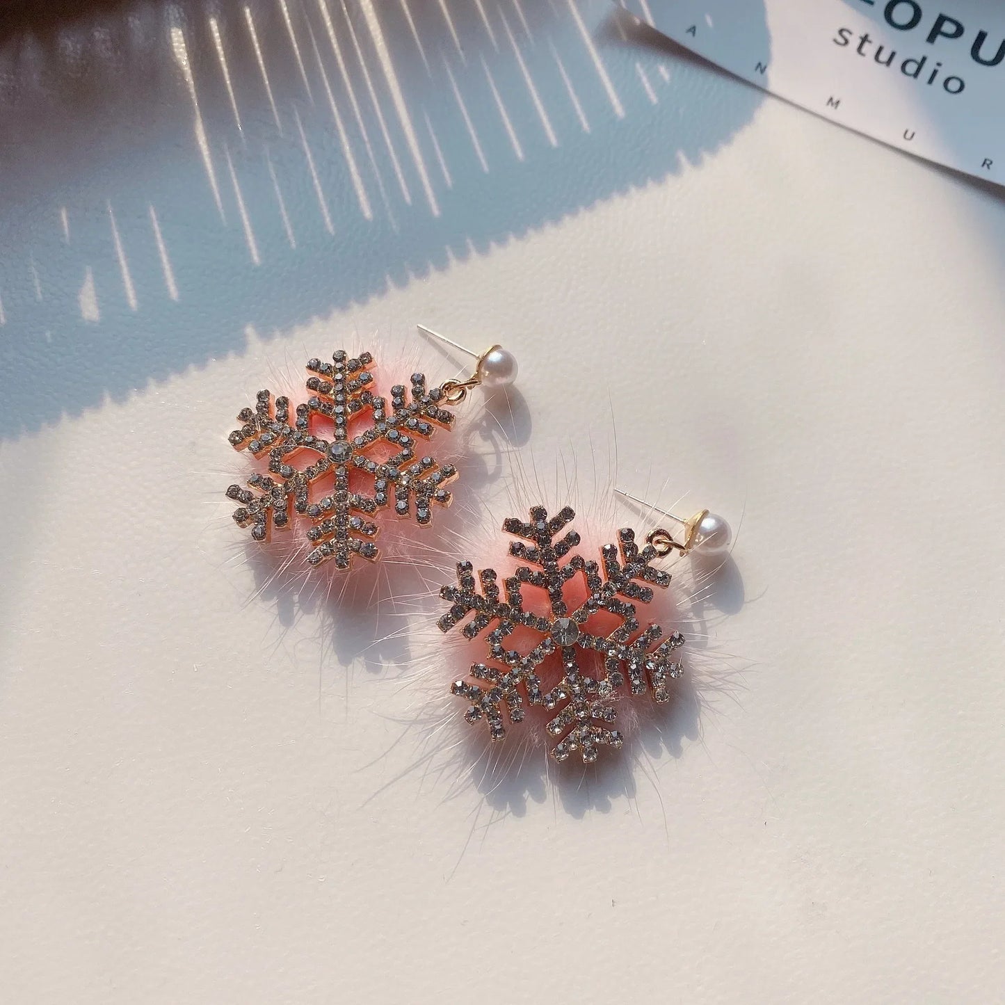 2024 New Trend Christmas Element Earrings Temperament Senior Zircon Pearl Snowflake Earring Princess Wind