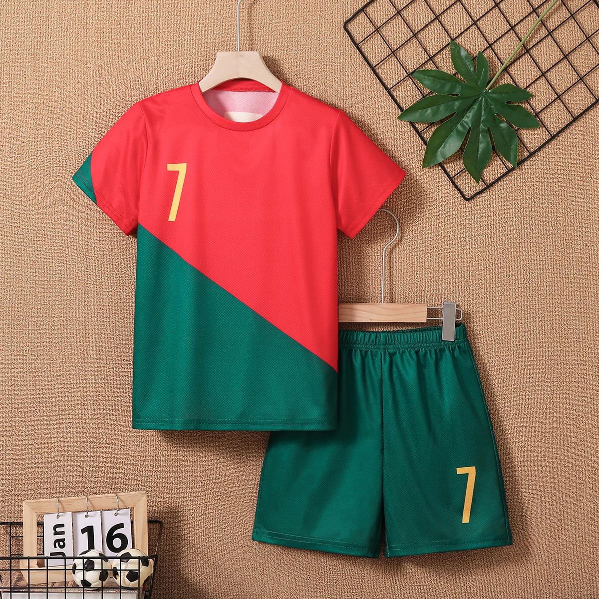 Children Red and Green Splicing Color No. 7 Legend Quick-drying Sports Football Suit Set