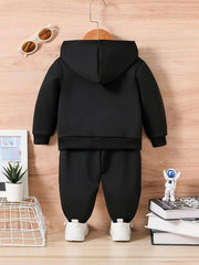 A fleece hoodie for a newborn baby boy in autumn and winter, paired with casual and fashionable long pants, is suitable for outd