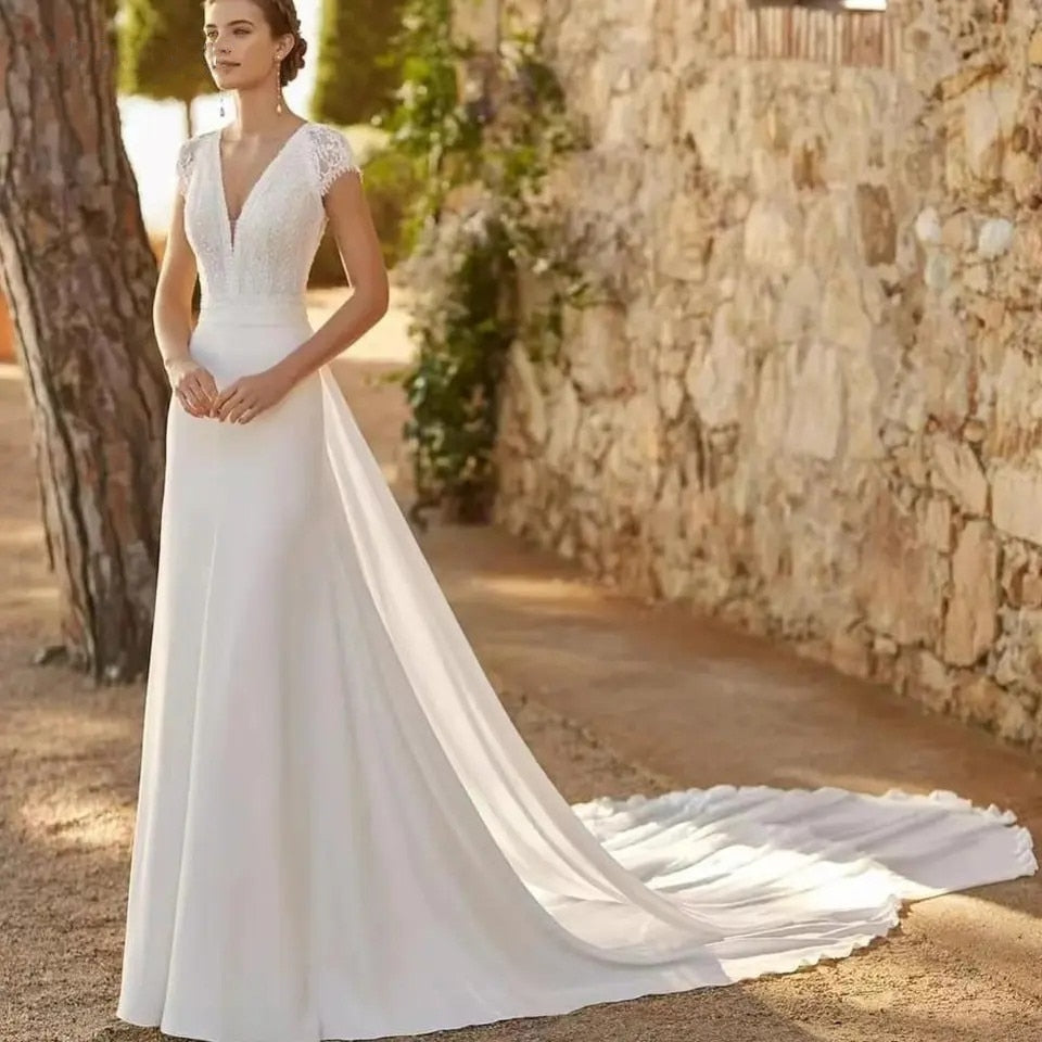 White Bridesmaid Dresses: lvory Lace Satin V-Neck Wedding Dresses With Detachable Train