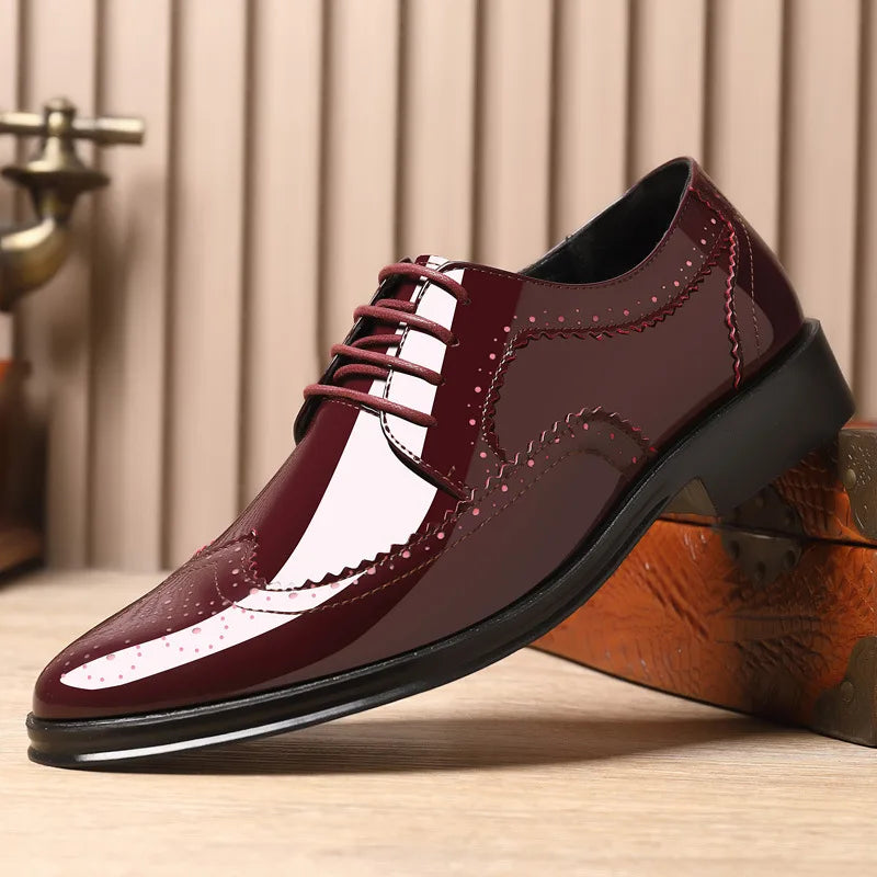 Fashion British Style Men Carved Block Dress Shoes Patent Leather Shoes Casual Business Shoes New Shiny Formal Men Lace-Up Shoes