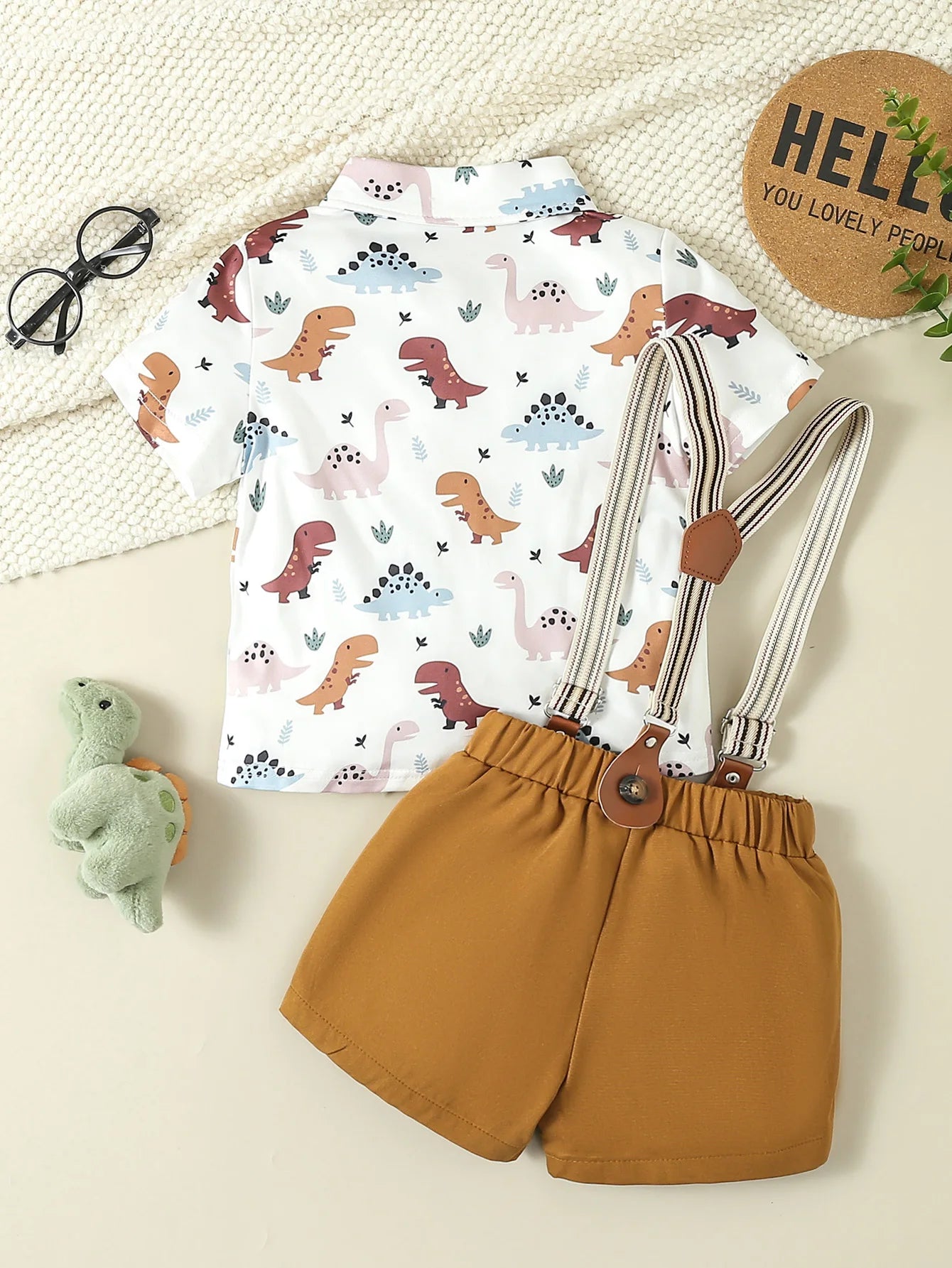 2-piece set of summer gentlemen's clothing for boys, cute dinosaur pattern bow short sleeved shirt+strap shorts, birthday party