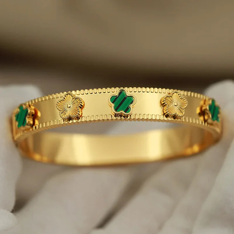 Classic Stainless Steel letter V Bangles for Women Luxury Zirconia Flower Star Bracelets Rust-proof Wrist Jewelry Gift Party