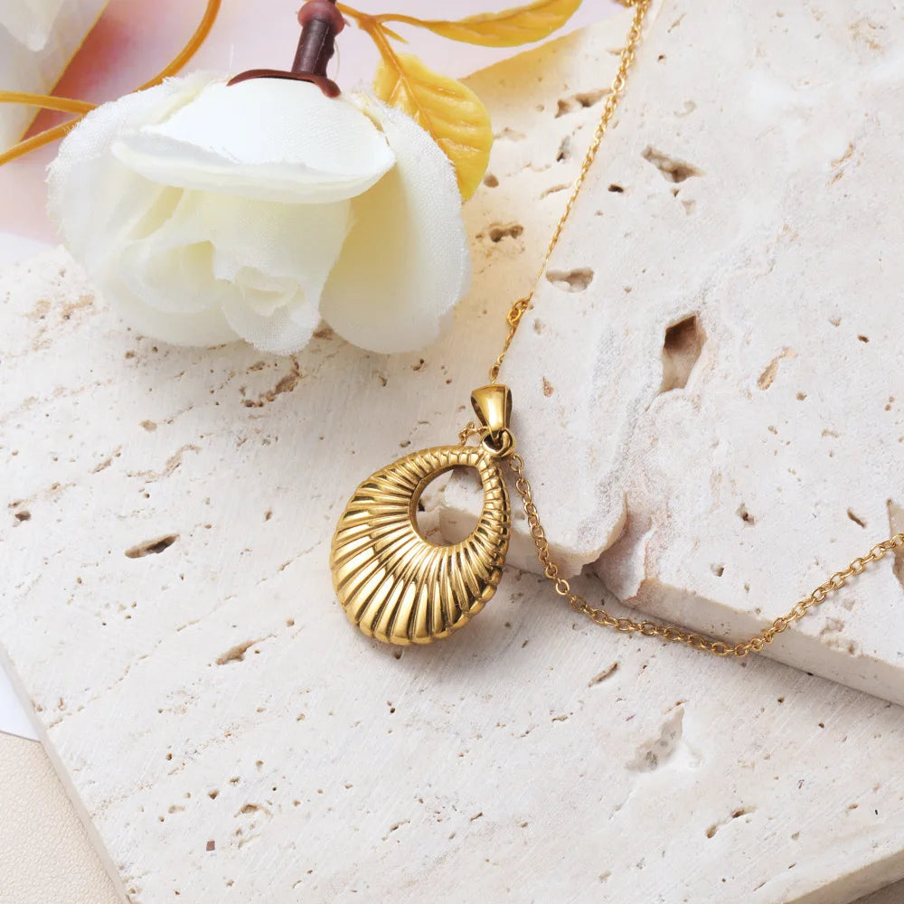 Vintage Hollow Texture Water Drop Pendant Necklace for Women 18k Gold Plated Stainless