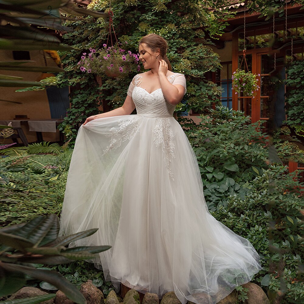 White Bridesmaid Dresses: Wedding Dresses Plus Size Jewel Neck Short Sleeves