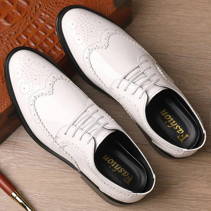 Fashion British Style Men Carved Block Dress Shoes Patent Leather Shoes Casual Business Shoes New Shiny Formal Men Lace-Up Shoes