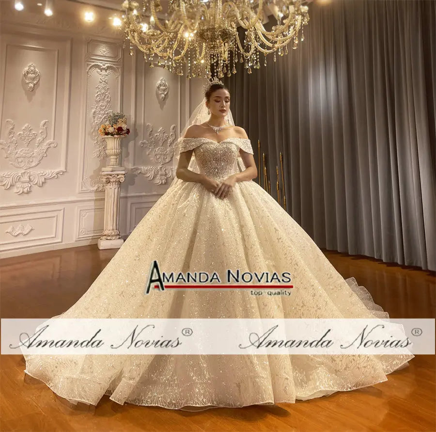 White Bridesmaid Dresses: Off The Shoulder Straps Lace Wedding Dress With Small Train