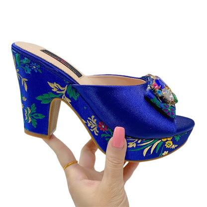2023 Italian Designer Sandals Fashion Faux Embroidery Pattern Rhinestone Italian Design Ladies Wedding Shoes 10cm High Heels