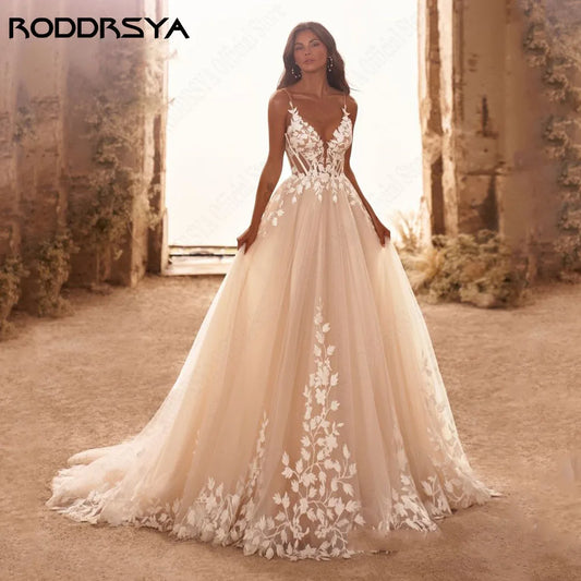 White Bridesmaid Dresses: White Bridesmaid Dresses: Straps Glitter Wedding Dresses