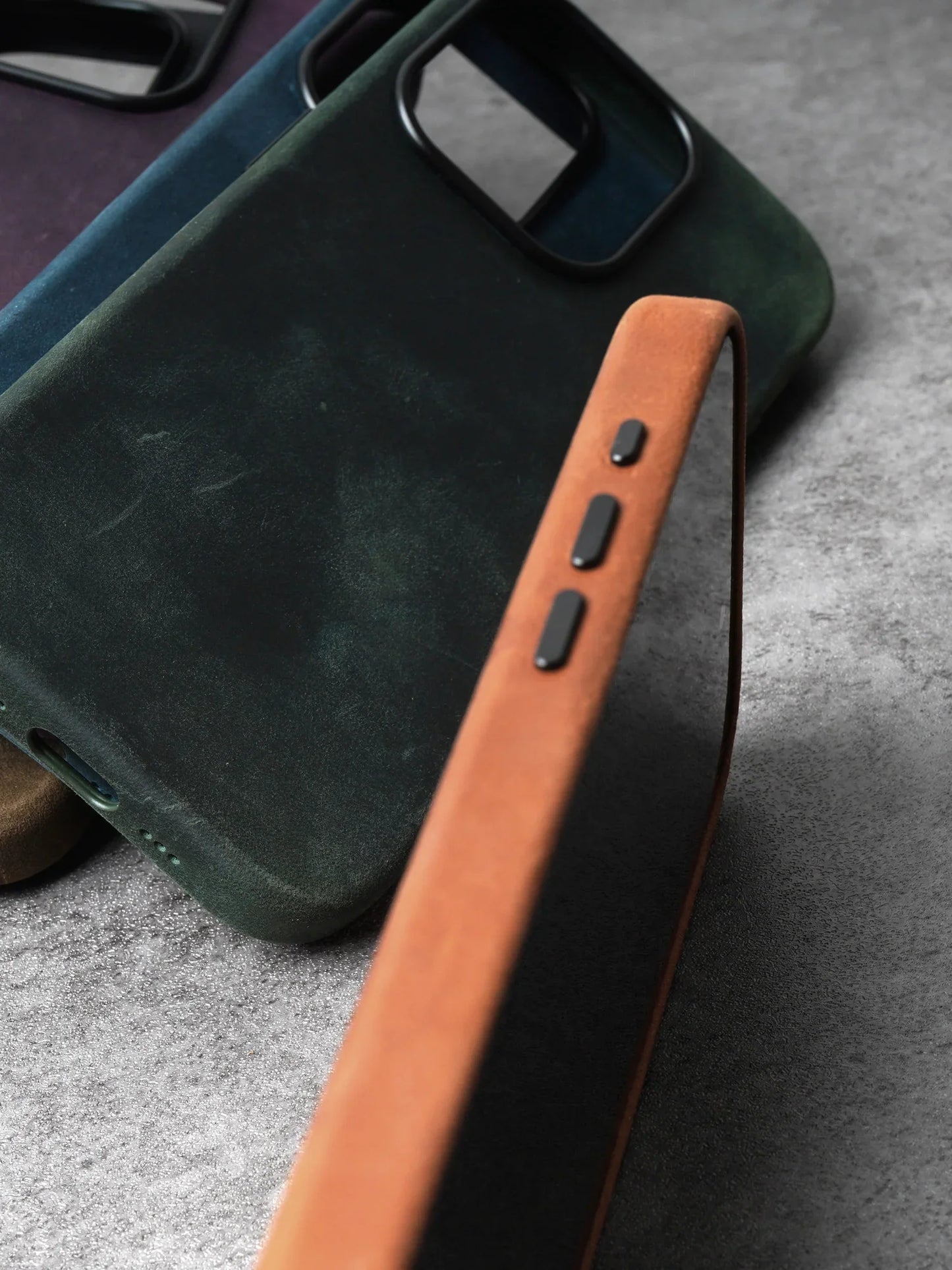 Genuine Leather Case for iPhone 17 16 15 Pro Max Magnetic PULL-UP Cowhide Phone Cover