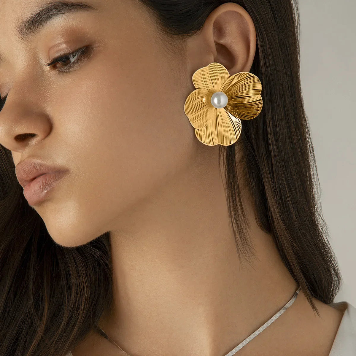 Exaggerated Temperament Metallic Texture Stereo Ginkgo Leaf Flower Imitation Pearl Tassel Dangle Earrings for Women Jewelry Gift