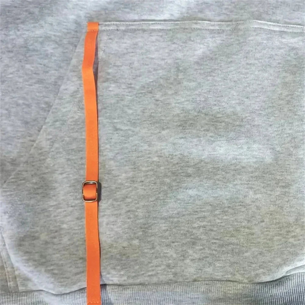 A stylish, casual and fitness two-piece set for men's autumn and winter 2025: zipper hoodie, long-sleeved pullovers and jogging