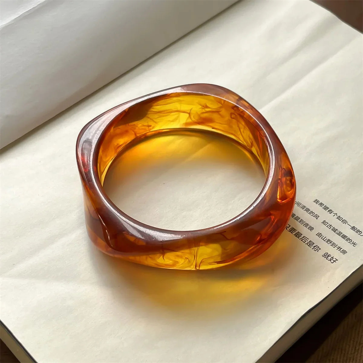 Exaggerated Polygonal Translucent Crude Thick Bangles for Women Retro Design Acrylic Charm Bracelet Ladies Fashion Jewelry Gifts