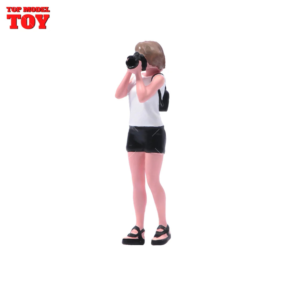 Painted Miniatures 1/64 Scale Beauty Handsome Boy Policeman Girls Male Female Scene Figure Model For Car Vehicles Decorate