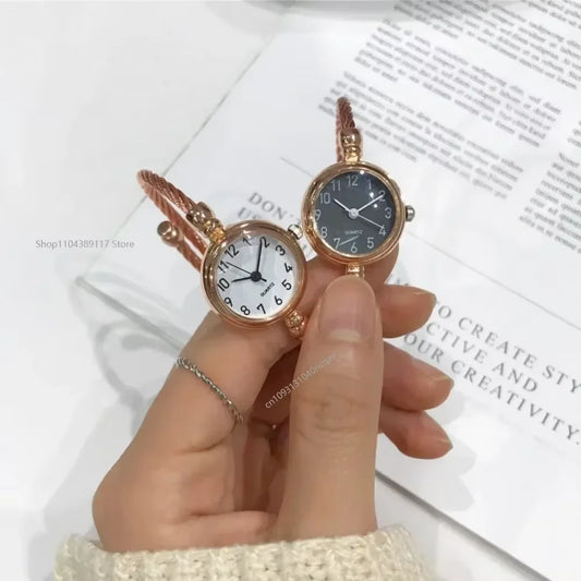 Fashion Women's Wristwatch Gold Bracelet Small Dial Elegant Watch New Cute Women Steel Bracelet Watch Quartz Wristwatch