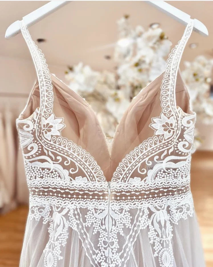 White Bridesmaid Dresses: Lace Boho Wedding Dress Beach V Neck Open Back Chic