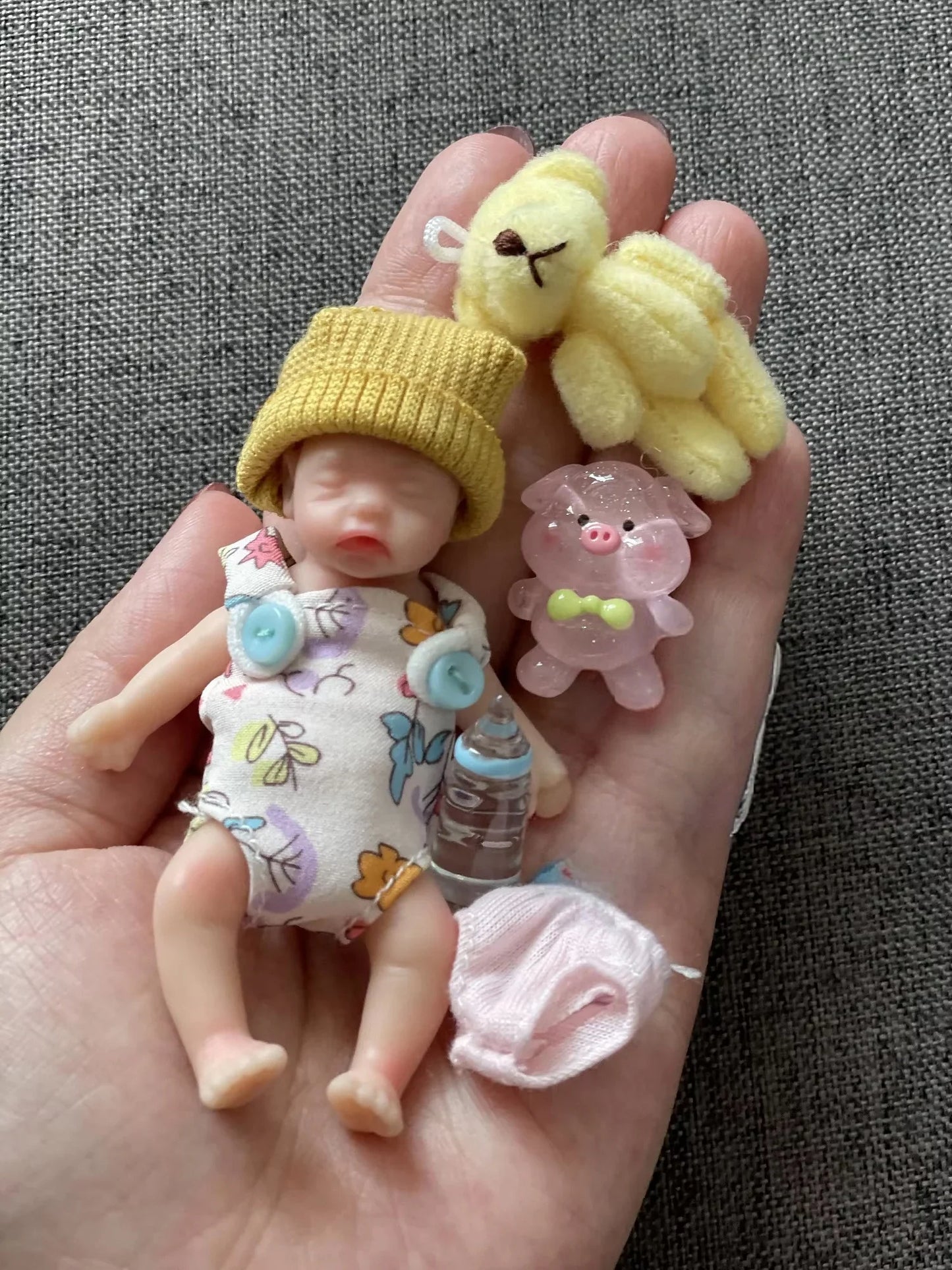 8cm Cute Mini Silicone Bebe Reborn Girl With 2 Sets Mini Outfits for Each Reborn Baby Girl Soft Touching Feeling Flexible Doll