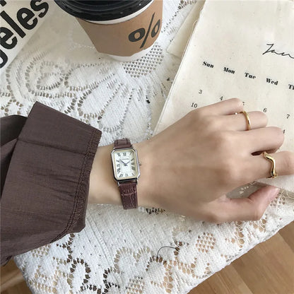 Retro Watches Classic Casual Quartz Dial Leather Strap Band Rectangle Clock Fashionable Wrist Watches for Women
