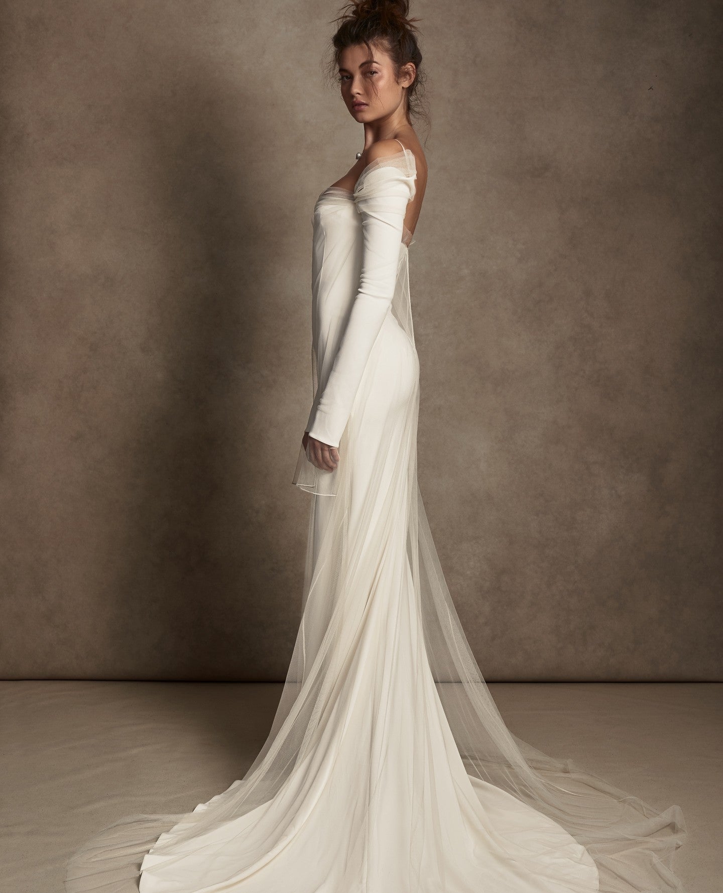 Long Sleeves Boat Neck Sheath/Column Wedding Dresses