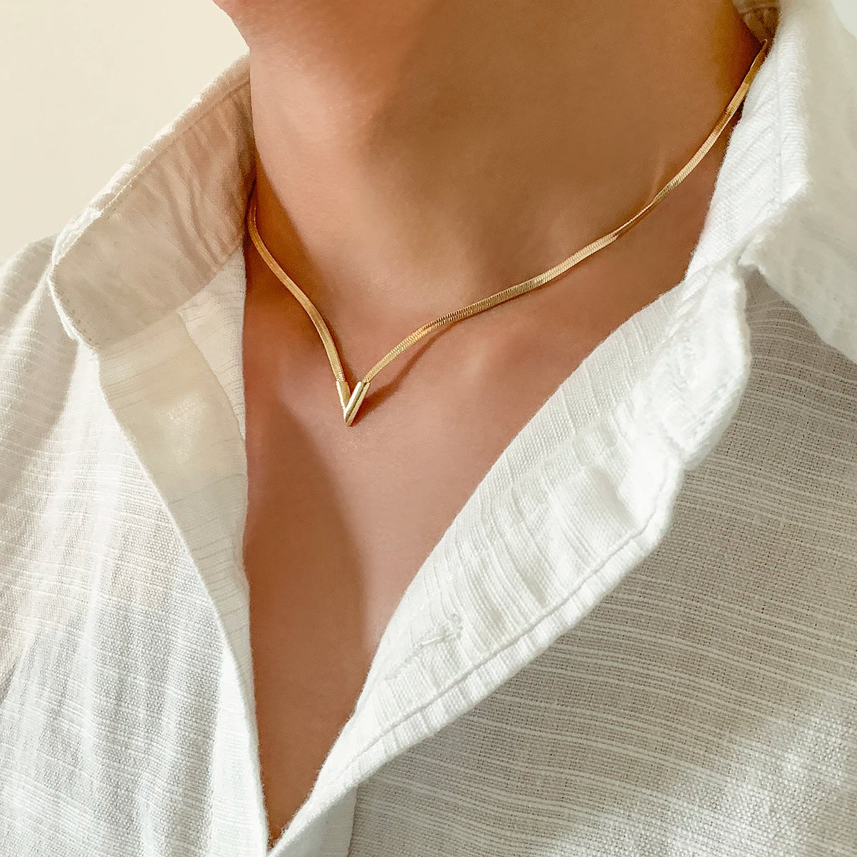 Salircon Fashion Simple Flat Snake Clavicle Chain Necklace Men Creative V Shape Pendant Choker Party Jewelry Accessories Gifts