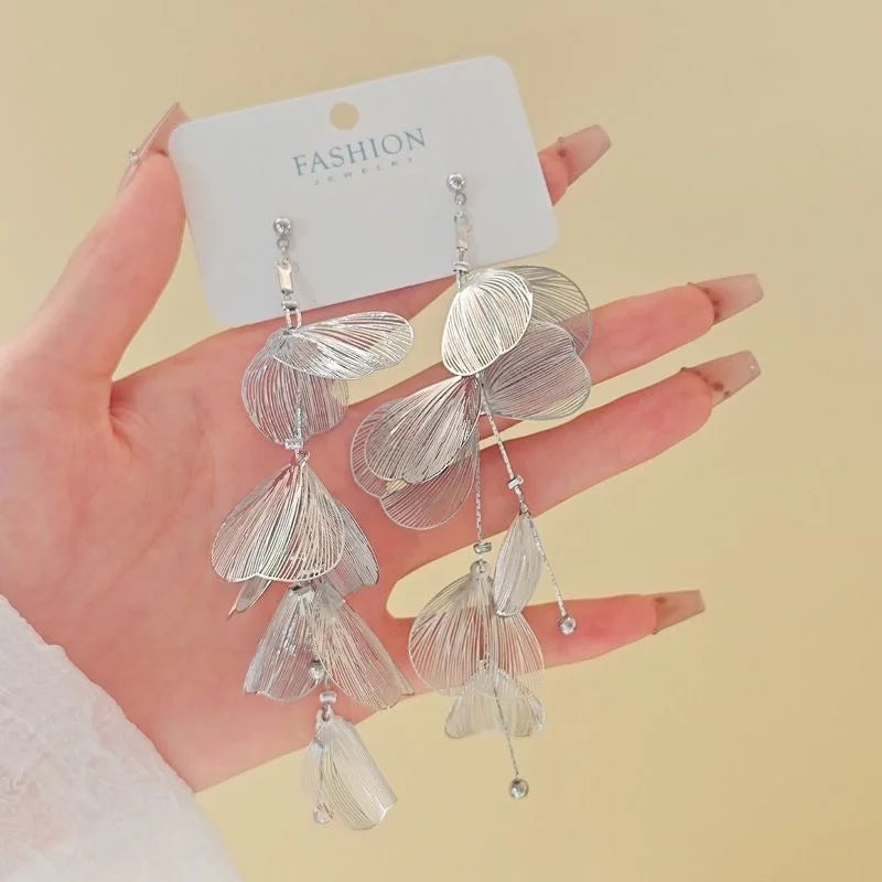 Fashion Long Tassel Petal Drop Earrings for Women Luxury Metal Crystal Hollow Flower Temperament Earrings Wedding Jewelry Gifts