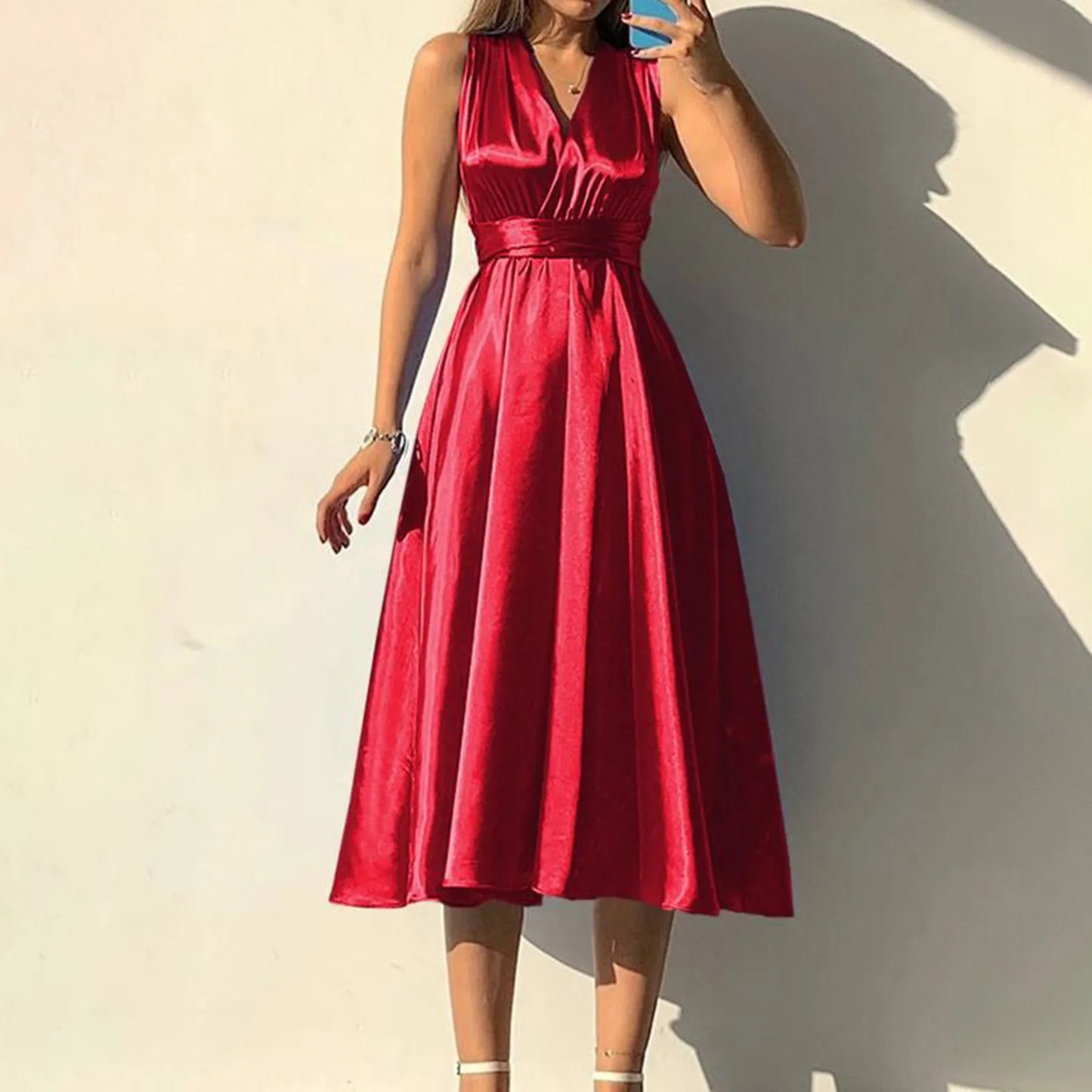 Evening wear Dresses: Red Solid Backless Sleeveless Party Gown