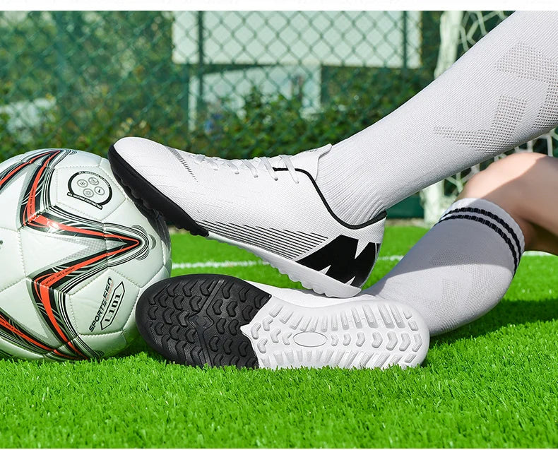 White Men's Football Boots Turf Sneakers Low-cut Soccer Shoes for Men Outdoor
