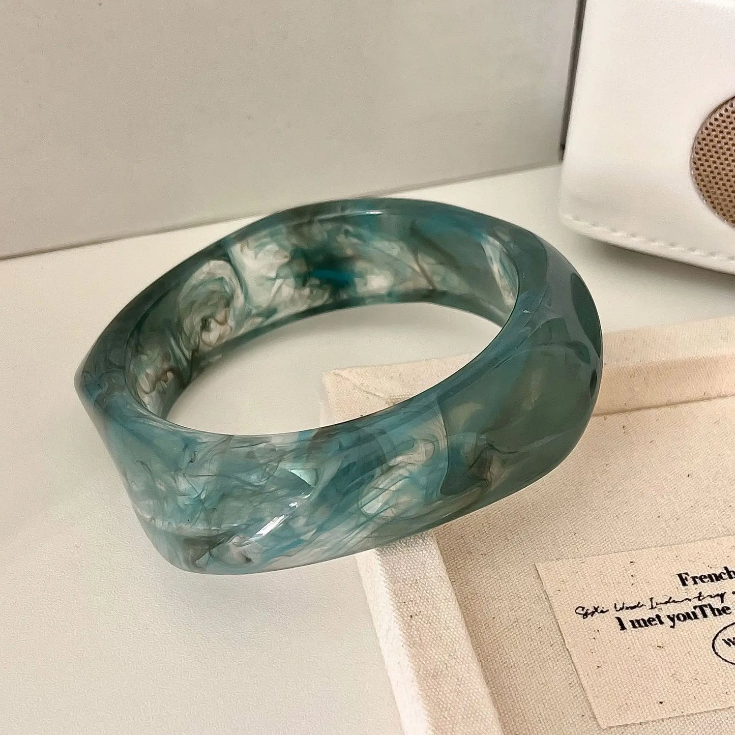 Exaggerated Polygonal Translucent Crude Thick Bangles for Women Retro Design Acrylic Charm Bracelet Ladies Fashion Jewelry Gifts