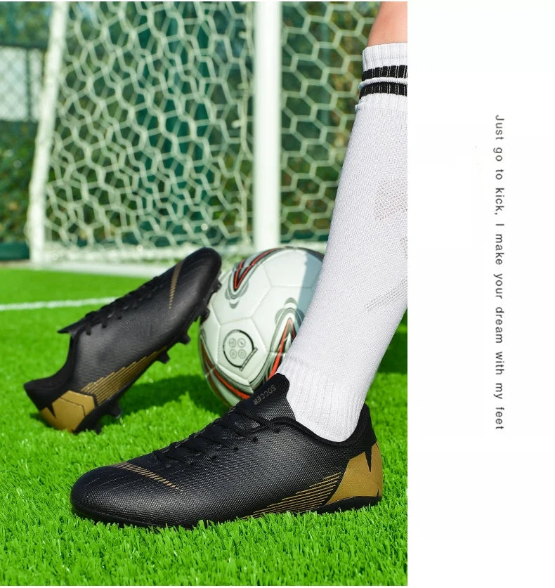 White Men's Football Boots Turf Sneakers Low-cut Soccer Shoes for Men Outdoor