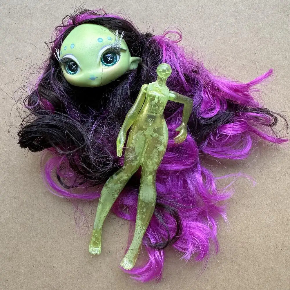 Original Una Verse Dolls Novi Stars with Defectives Joints Movable Rare Collections Gifts