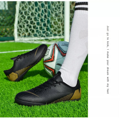 White Men's Football Boots Turf Sneakers Low-cut Soccer Shoes for Men Outdoor