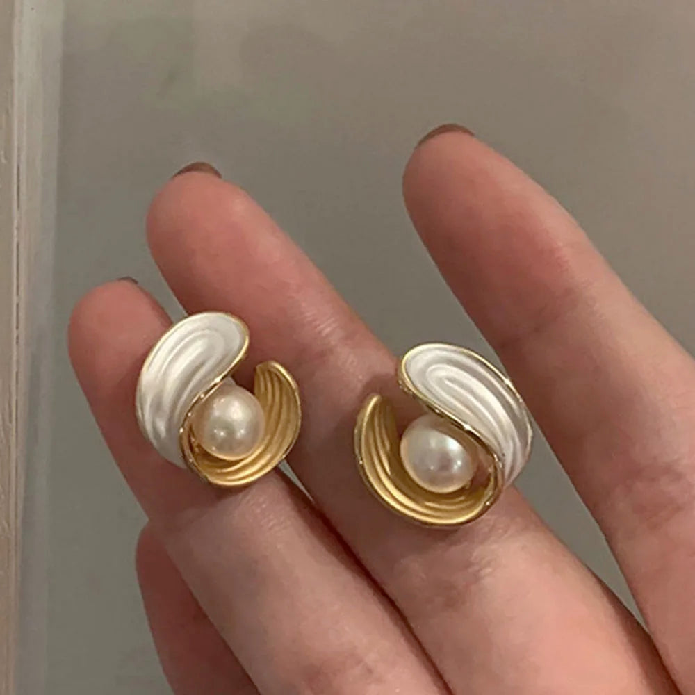 Elegant Irregular Imitation Pearl Stud Earrings For Women Korean C-shape Pearl Style TIny Posting Earrings Unique Girl Gift