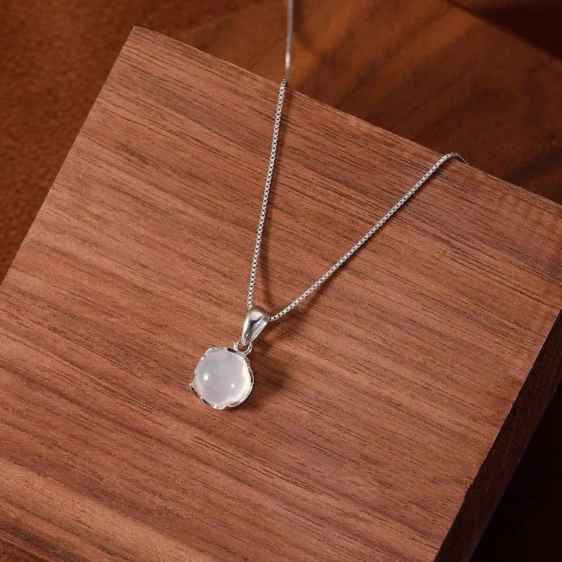 White Round Moonstone Pendant Necklaces Women Fashion Jewelry