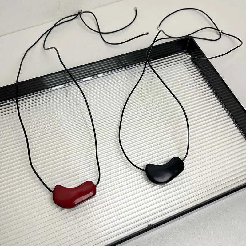 Luxury Irregular Red Enamel Heart Pendant Necklaces for Women Fashion Adjustable Black Rope Sweater Chain Necklaces Jewelry ﻿